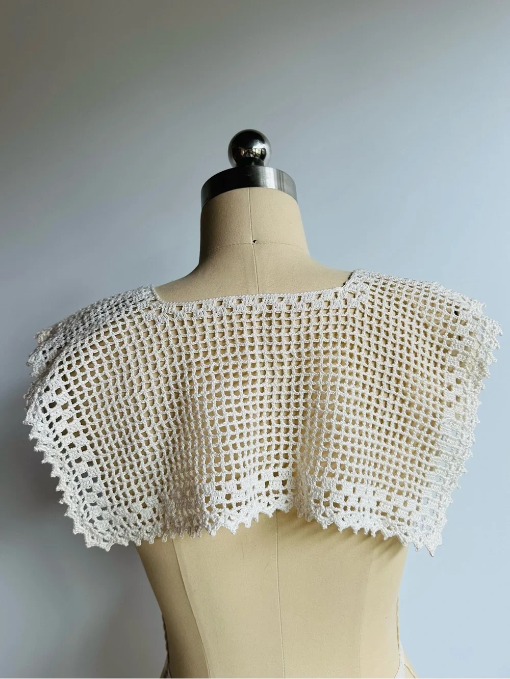 Vintage Handmade Crochet Filet Lace Capelet Shawl Floral Motif Cottagecore Boho
